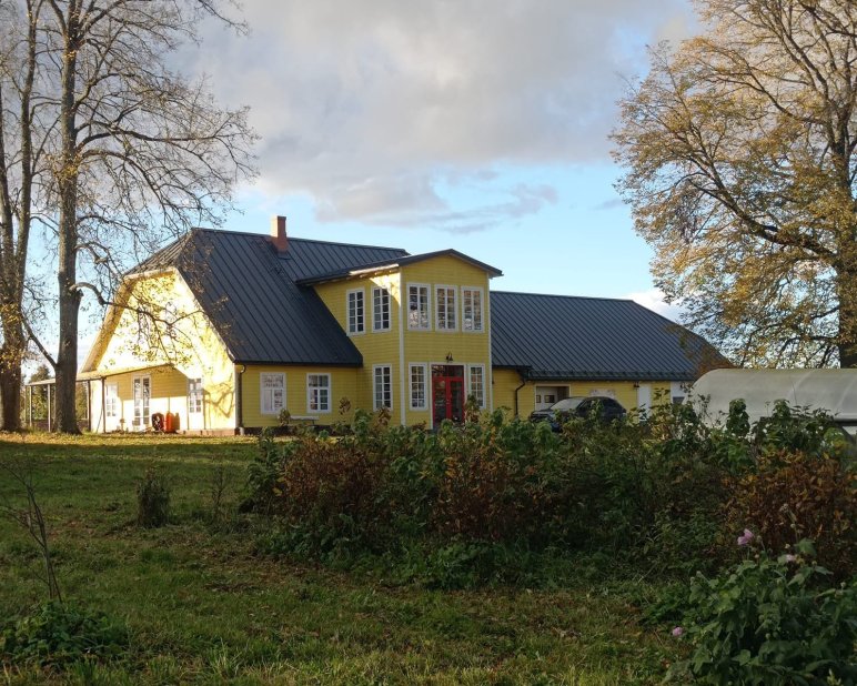 Het farmhouse van imker Jaan